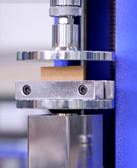 Edge Crush Test of corrugated cardboard in Packaging